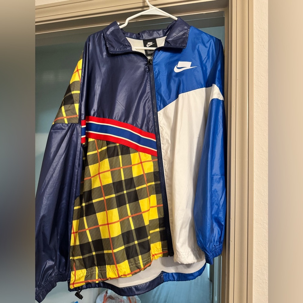 Plaid and multicolored Nike wind breaker
